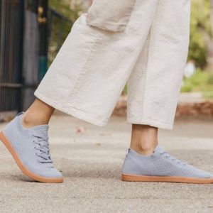 Suavs Women’s 8 The Zilker Gum Slate Gray Sneakers Worn Once Moisture Wicking